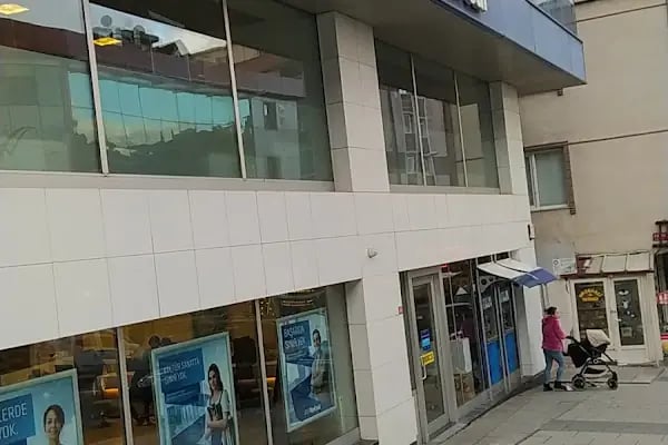 Yapı Kredi Bankası - Halkalı Meydan Şubesi - Resim 9