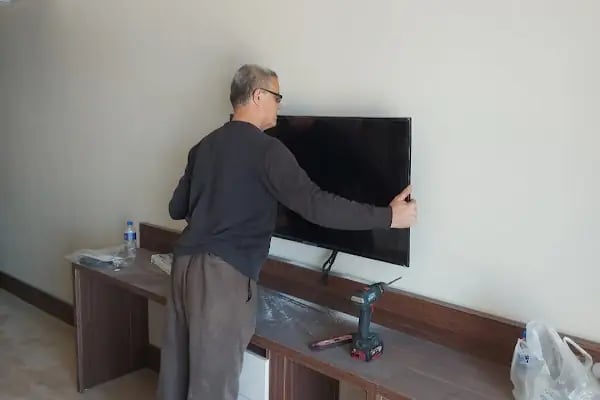 BUCA ÖZGÜR ELEKTRONİK Elektrik Elektronik Televizyon Tamir Onarım Montaj - Resim 15