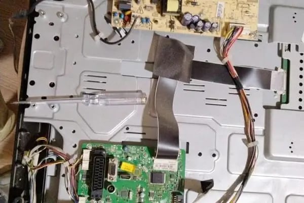 BUCA ÖZGÜR ELEKTRONİK Elektrik Elektronik Televizyon Tamir Onarım Montaj - Resim 18
