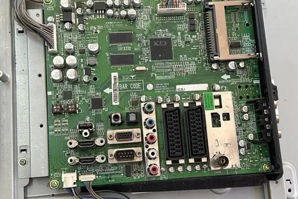 BUCA ÖZGÜR ELEKTRONİK Elektrik Elektronik Televizyon Tamir Onarım Montaj - Resim 4