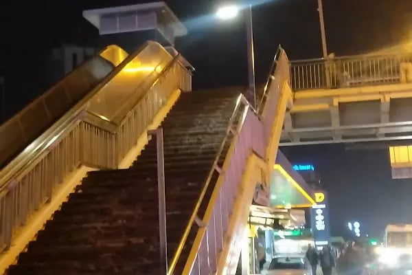 Beykent Metrobüs Durağı - Resim 18
