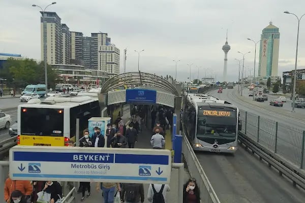 Beykent Metrobüs Durağı - Resim 6