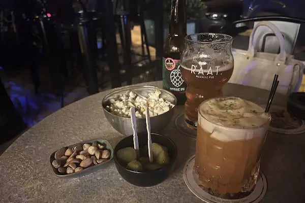 RAAT. Mahalle Pub - Resim 17