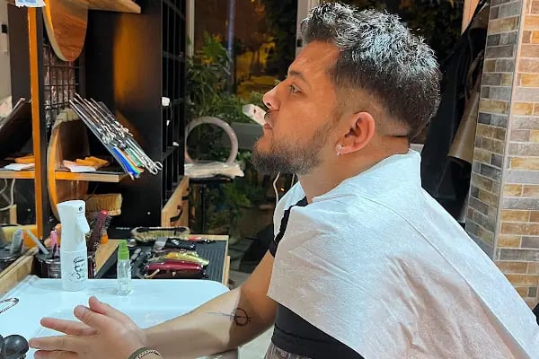 HAIR STUDIO Oğuz Galip berber - Resim 15