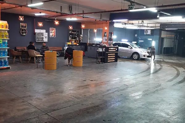 RESTO ARAÇ YENİLEME MERKEZİ OTO YIKAMA &amp; CAM FİLMİ - Resim 3