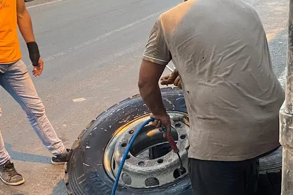 Kenar Oto Lastik Servisi | 7/24 Yol Yardım | Anamur Oto Lastik - Resim 4