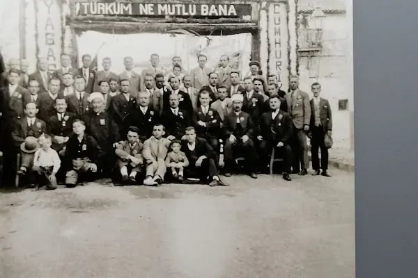 Karşıyaka Belediyesi Hamza Rüstem Fotoğraf Evi - Resim 4