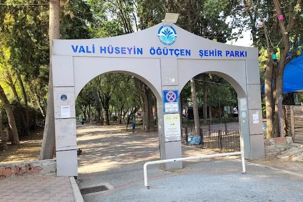 Vali Hüseyin Öğütçen Parkı - Resim 4