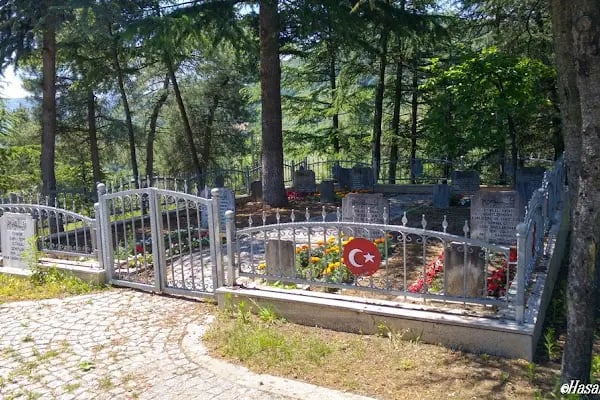 Yuvacık Merkez Mezarlığı - Resim 9
