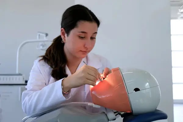 İzmir Tınaztepe Üniversitesi Ağız ve Diş Sağlığı Uygulama ve Araştırma Merkezi - Resim 20