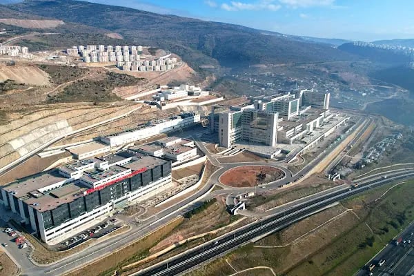 İzmir Şehir Hastanesi - Resim 1