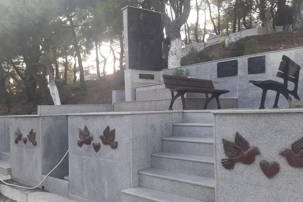 Tahtakuslar Mezarlığı - Resim 12