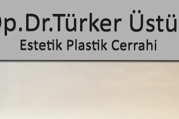 Op. Dr. Türker Üstün Estetik Plastik Cerrahi Kliniği | Jinekomasti İzmir - Resim 1