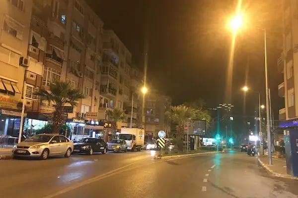 Balçova Belediyesi Otobüs Durağı - Resim 4
