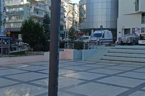 Balçova Belediyesi Otobüs Durağı - Resim 2