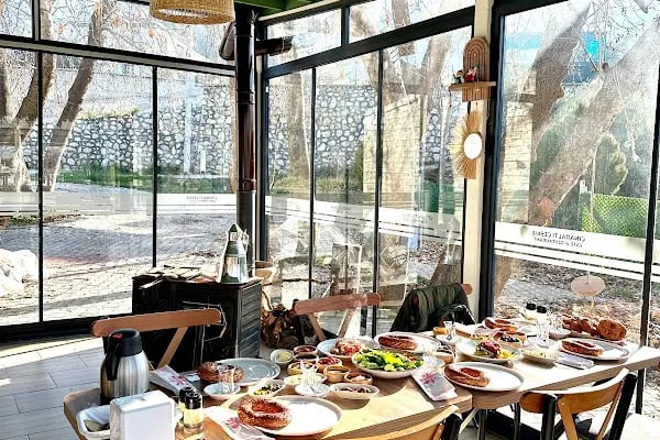 Kırklar Çınaraltı Çeşme Cafe - Resim 20