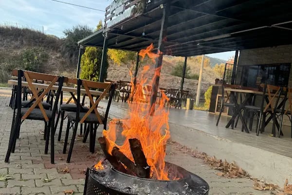 Kırklar Çınaraltı Çeşme Cafe - Resim 19
