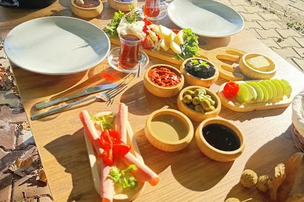 Kırklar Çınaraltı Çeşme Cafe - Resim 3