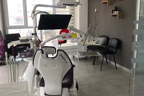 Amelas Dent Ağız ve Diş Sağlığı Polikliniği - Resim 1