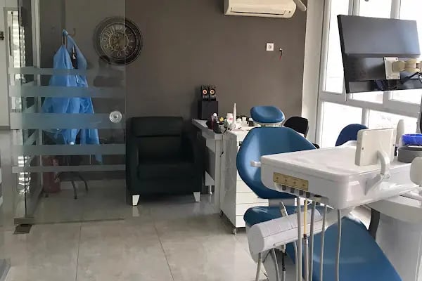 Amelas Dent Ağız ve Diş Sağlığı Polikliniği - Resim 11