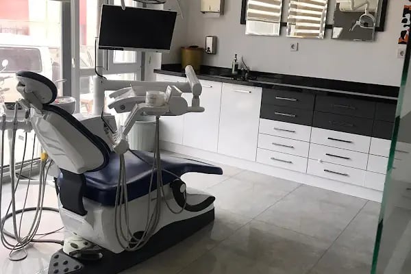 Amelas Dent Ağız ve Diş Sağlığı Polikliniği - Resim 10