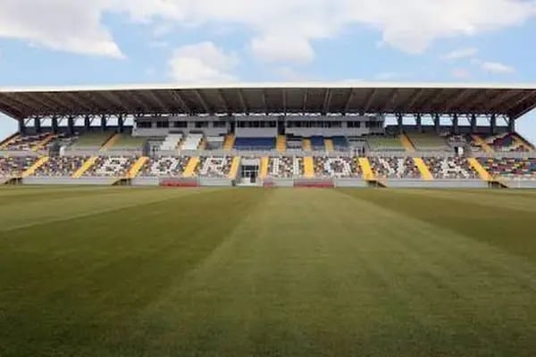 Bornova Stadyumu - Resim 5
