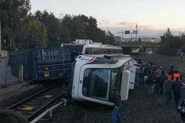 Bornova Bölge Metro Durağı - Resim 17
