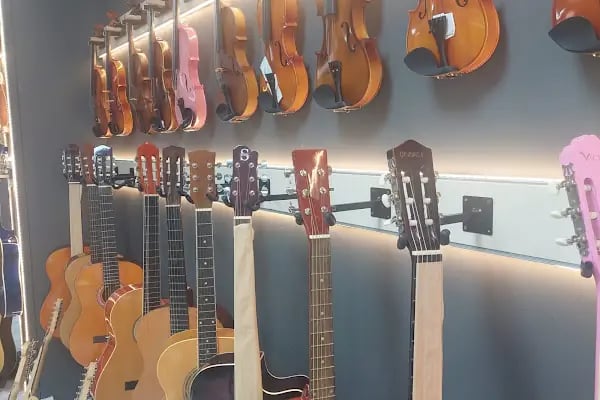 Donizetti Muzik Aletleri Toptan ve Perakende Satış Mağazası Enstrüman Tamir Atolyesi - Resim 6