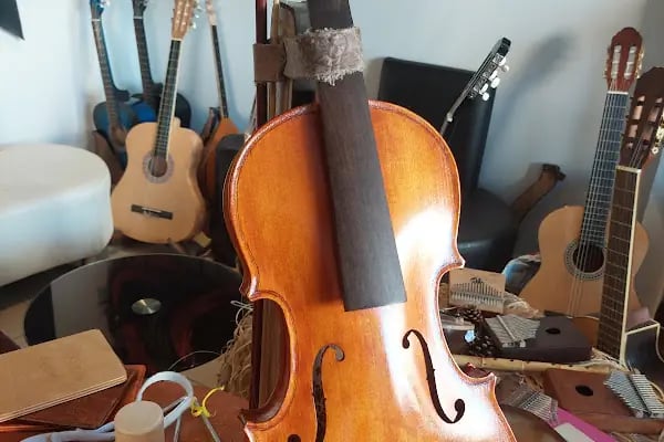 Donizetti Muzik Aletleri Toptan ve Perakende Satış Mağazası Enstrüman Tamir Atolyesi - Resim 18