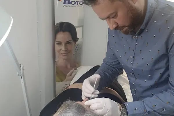 Op. Dr. Mustafa Öksüz İzmir Estetik ve Plastik Cerrahi Meme Estetiği Botox Filler Burun Estetiği Dudak Dolgusu - Resim 5