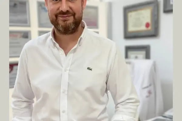 Op. Dr. Mustafa Öksüz İzmir Estetik ve Plastik Cerrahi Meme Estetiği Botox Filler Burun Estetiği Dudak Dolgusu - Resim 10