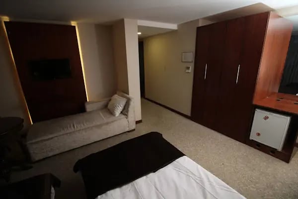 Vali Erdoğan Şahinoğlu Hitit Otel - Resim 13