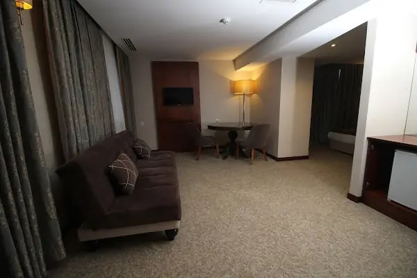 Vali Erdoğan Şahinoğlu Hitit Otel - Resim 4