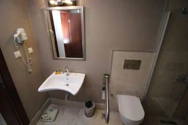 Vali Erdoğan Şahinoğlu Hitit Otel - Resim 15