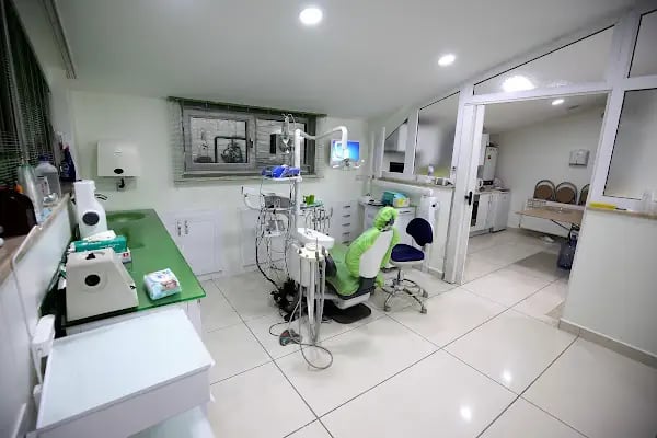 Uzunçarşı Diş Polikliniği - Resim 20