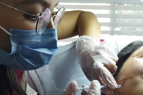 Dermatolog Dr. Gamze Alkız Muayenehanesi - Resim 19