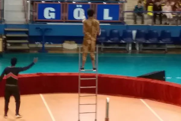 İnegöl Kapalı Spor Salonu - Resim 10