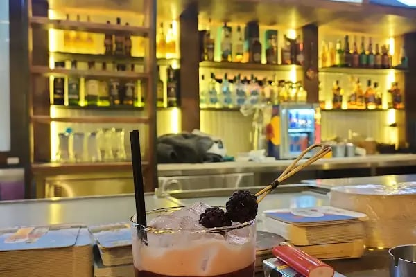 Pub Locale Balçova - Resim 4