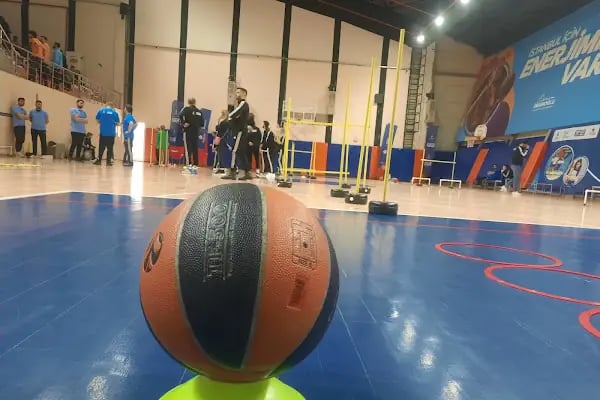 İBB Esenler Spor Kompleksi - Resim 1