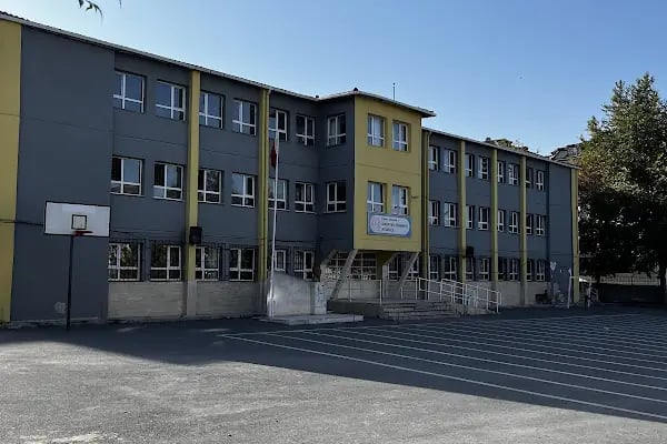 Arnavutköy Cumhuriyet Ortaokulu - Resim 2