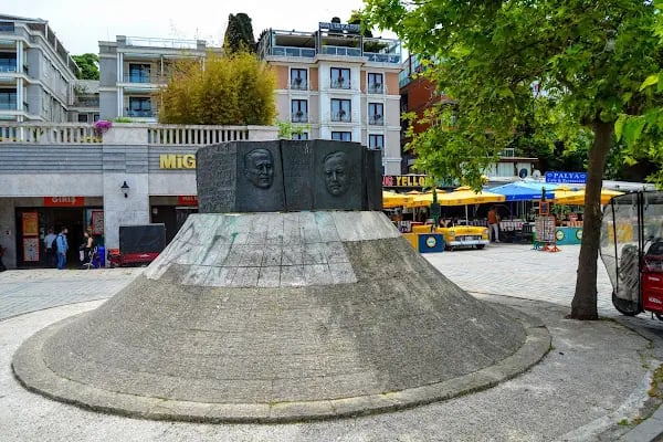 Atatürk Meydanı - Resim 13
