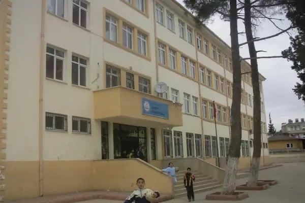 Cumhuriyet İlkokulu - Resim 1