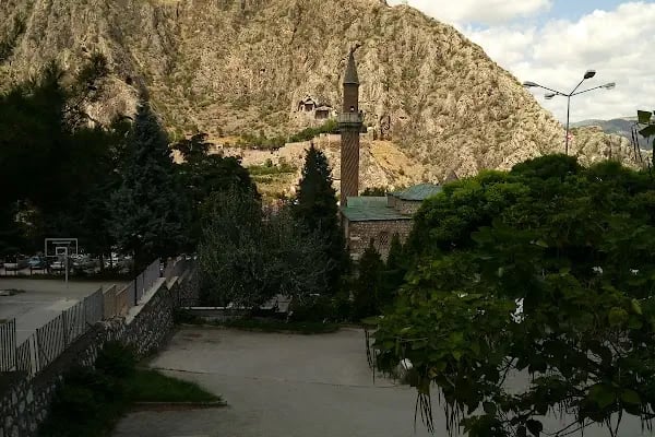 Amasya Üzeyir Emre İlköğretim Okulu - Resim 2
