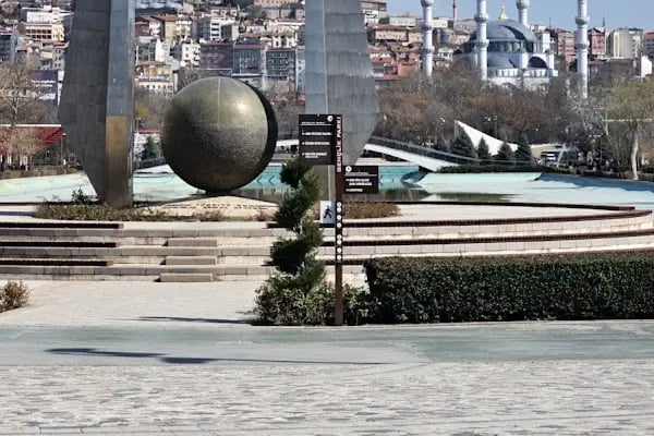 Gençilik Parkı Havuzu Göleti - Resim 19