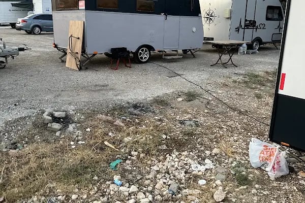 Demre Beymelek Ücretsiz Karavan Kamp Alanı Zabıtanın Yönlendirdiği - Resim 2