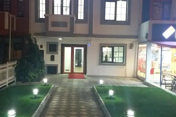 Kare Bir Özel Yabancı Dil Kursu - Resim 3
