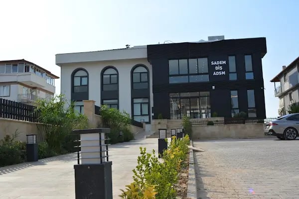 Sadem Üçler Ağız ve Diş Sağlığı Merkezi - Resim 1