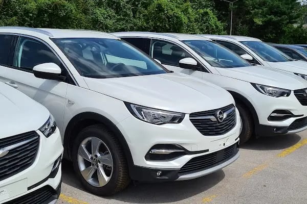 Zeplin Car Rental - Resim 10