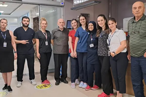 İrmet Hospital International Acil Girişi - Resim 3