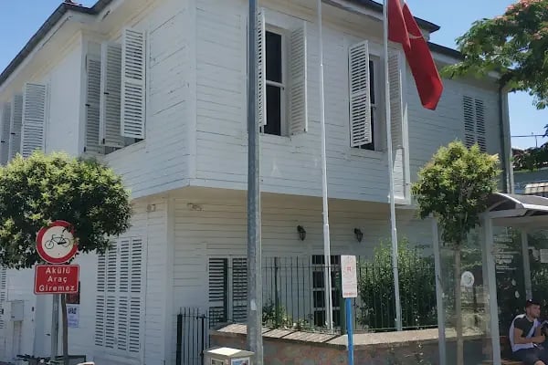Büyükada İlçe Halk Kütüphanesi - Resim 2